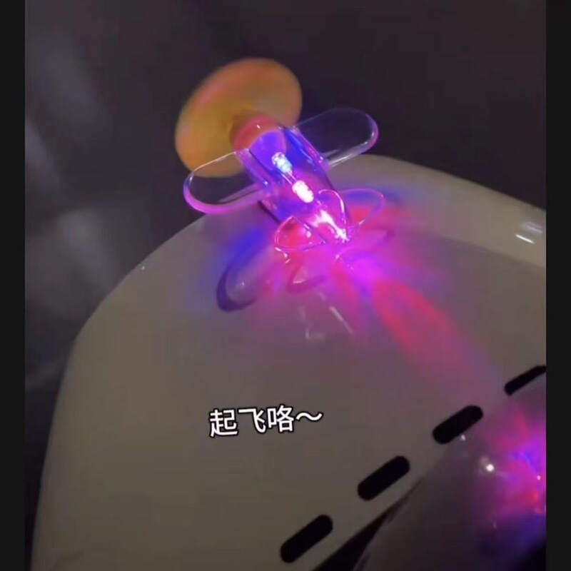 风能小飞机风力发电亮光彩灯车载摆件电动车摩托车汽车装饰礼品批|undefined