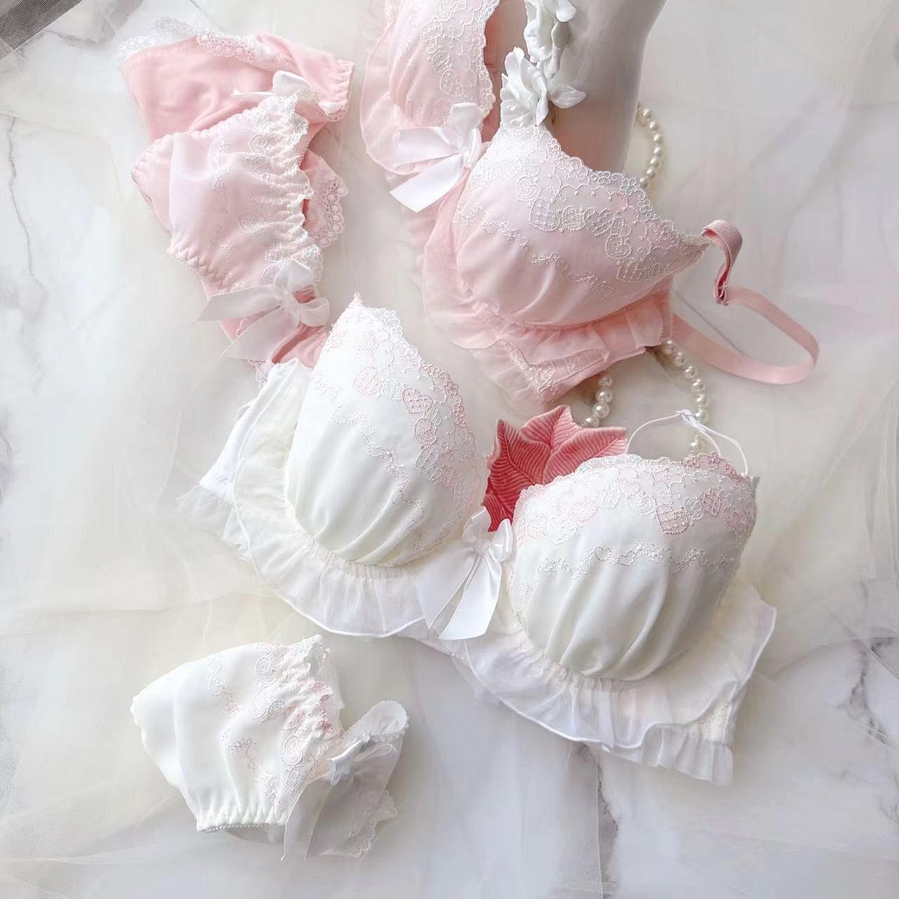 Super beautiful Japanese embroidered two-color thin cup college style student girl cute push-up sexy underwear bra set