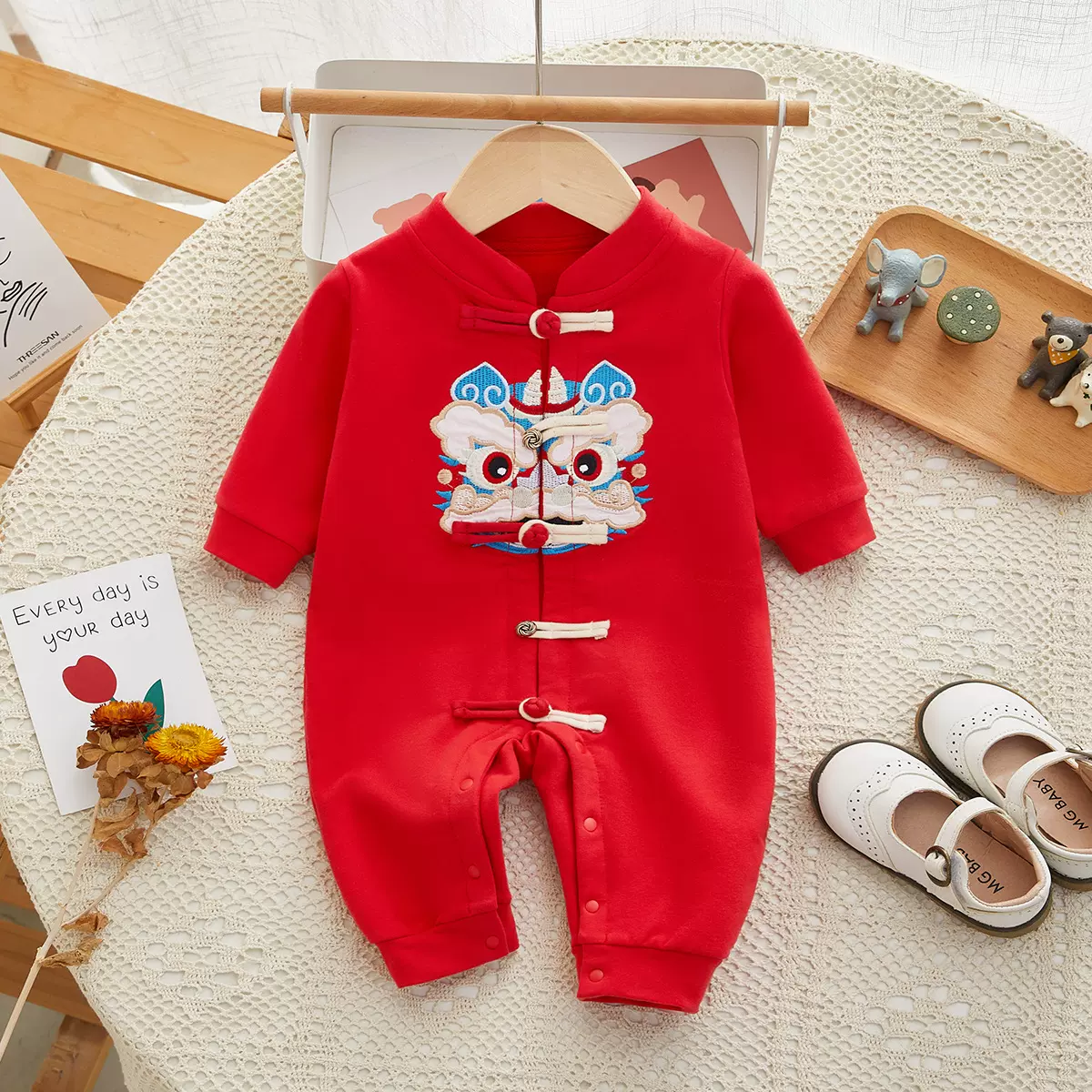 婴儿衣服春秋中国风宝宝衣服红色喜庆新生儿衣服拜年服婴儿连体衣
