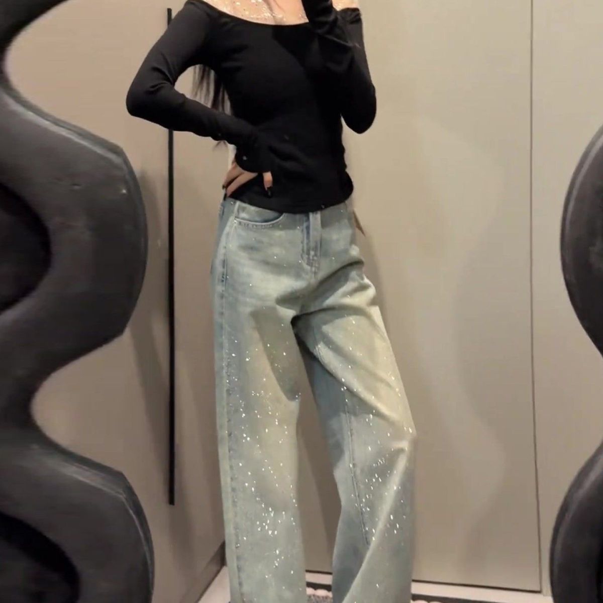 Damejeans med brede ben og rhinsten i distressed look_voghion.com