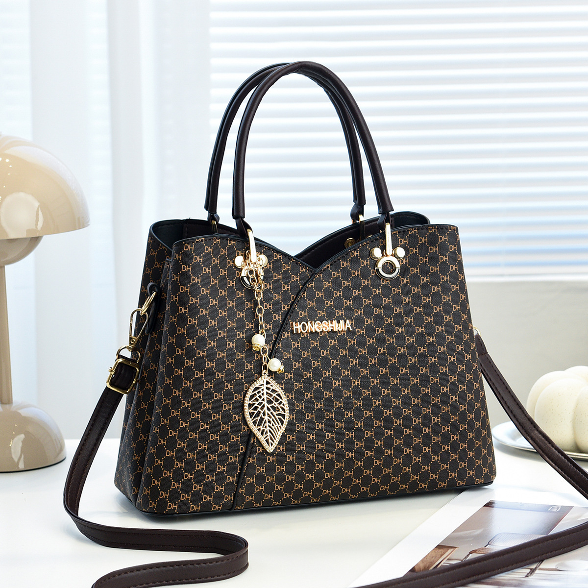 Bolso de mano de mujer retro, mujer 2025, nueva bolsa de madres de mediana edad, nueva bolsa de mujer de gran capacidad, bolso de hombro