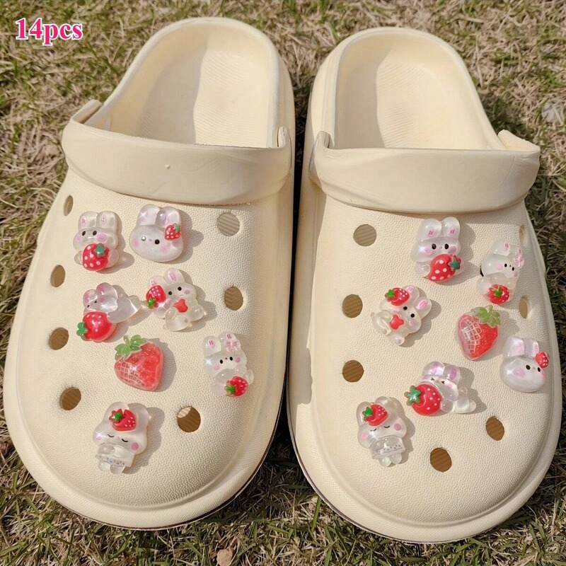 Cross-border New Cross Hole Shoes DIY Shoe Buckle Cartoon Fun Strawberry Rabbit Upper Decoration Removable One-piece Flower Cross-border New Cross Hole Shoes DIY Shoe Buckle Cartoon Fun Strawberry Rabbit Upper Decoration Removable One-piece Flower
