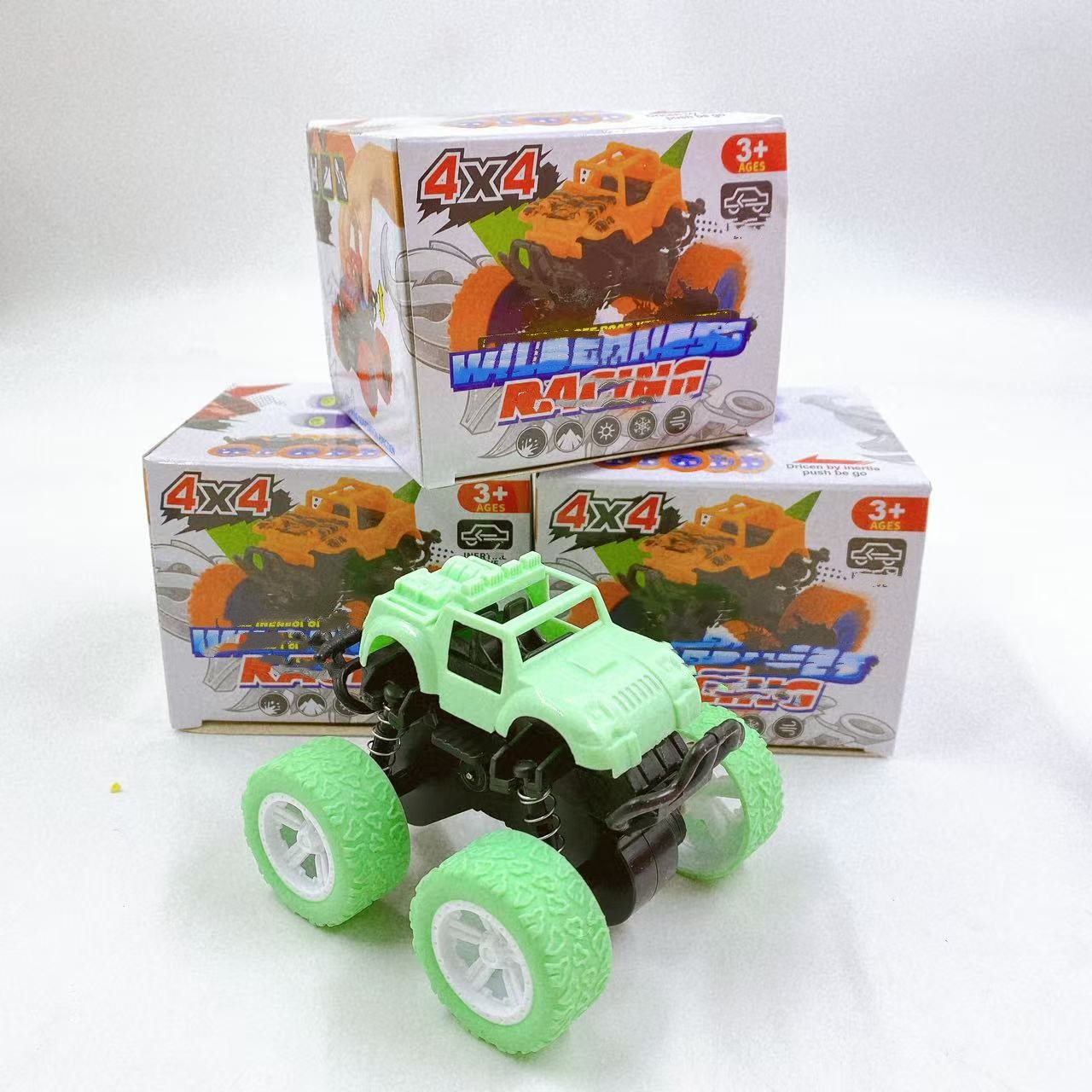 4x4 inercia coche modelo de niño coche todoterreno caja de coche de pies grandes 2 yuanes de juguetes de almacenes