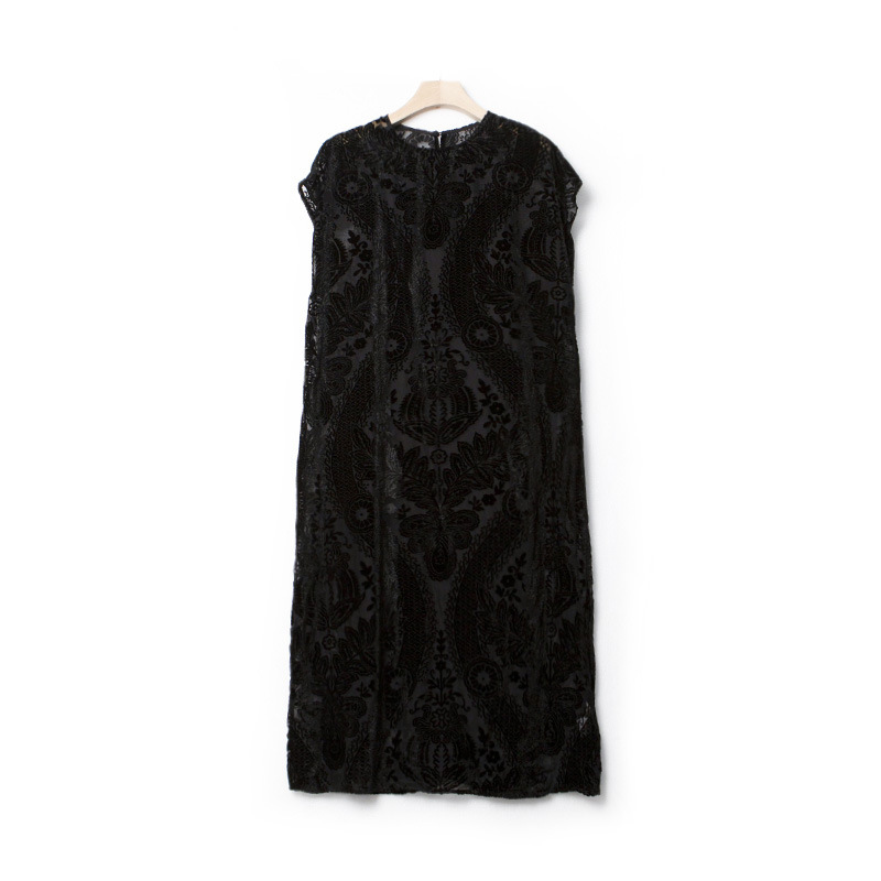 Traditional Chinese Style Velvet Embroidered Cheongsam Dress with Spaghetti Straps, Elegant and Graceful