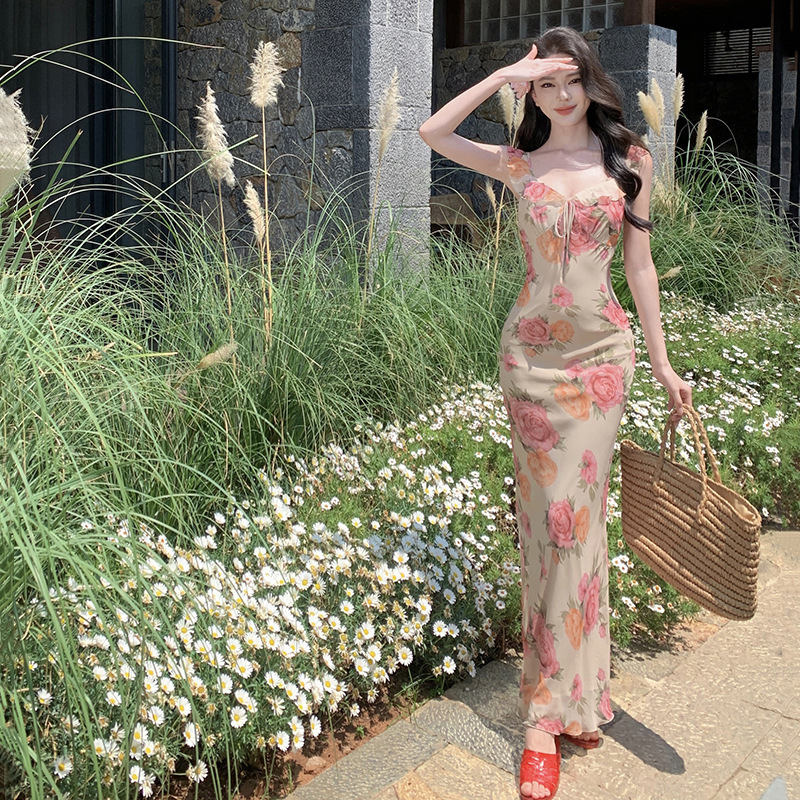 ローズカラーの美白効果のあるフレンチカラーの花柄ワンピース、女性用夏のスリムで優美なロングドレス、ファッショナブルなフライングスリーブ|undefined