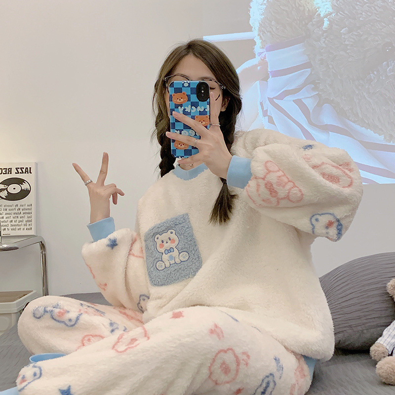 パジャマの女性の秋冬の珊瑚の絨毯は厚くて暖かいです。|undefined
