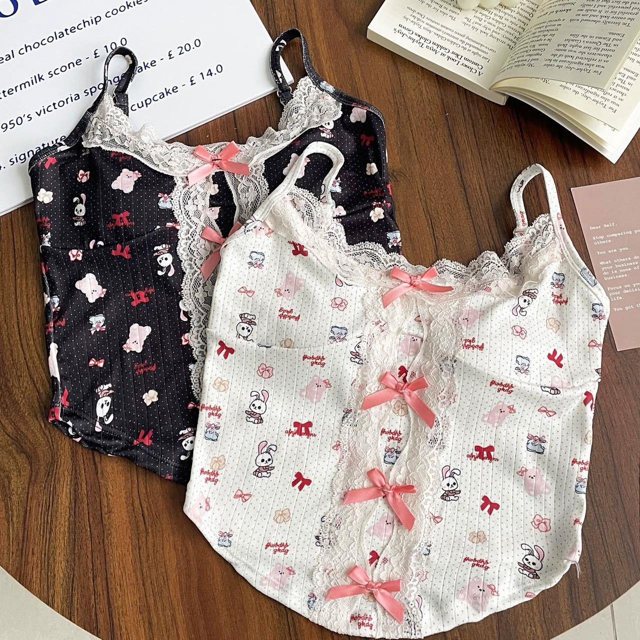 1843# Чистый стиль роскоши Slim fit, карикатурная печать, полый кружево, кружевной подвес для ношения снаружи и сладкий внутри