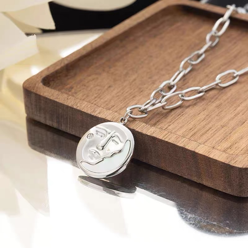 跨境欧美ins风独特设计创意头像半脸月亮镶嵌锆石白海贝高端项链