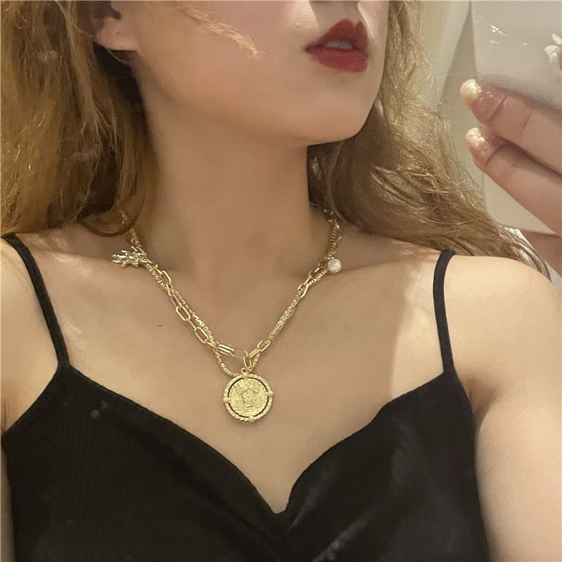 Nihaojewelry Metal Diamond Pearl Coin Pendant Double Layered Necklace Wholesale Jewelry display picture 3