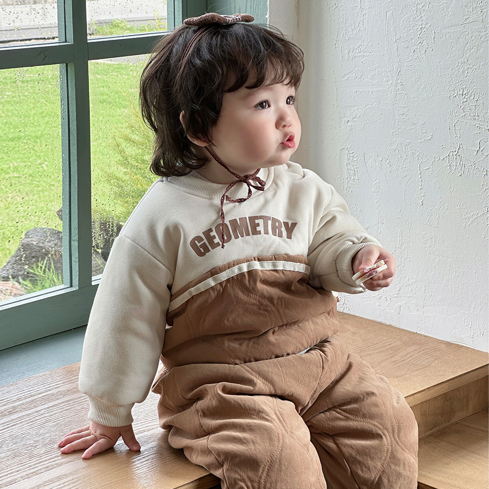 2024 ropa para niños coreanos otoño e invierno engrosamiento traje cálido para niños de 1 a 3 años traje de salida acolchado de dos piezas 2
