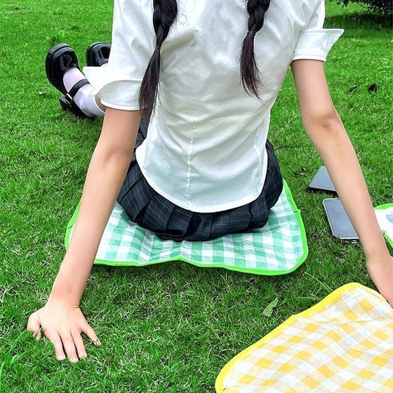 Outdoor folding cushion waterproof moisture-proof portable camping lawn mat spring outing artifact picnic mat for music festival