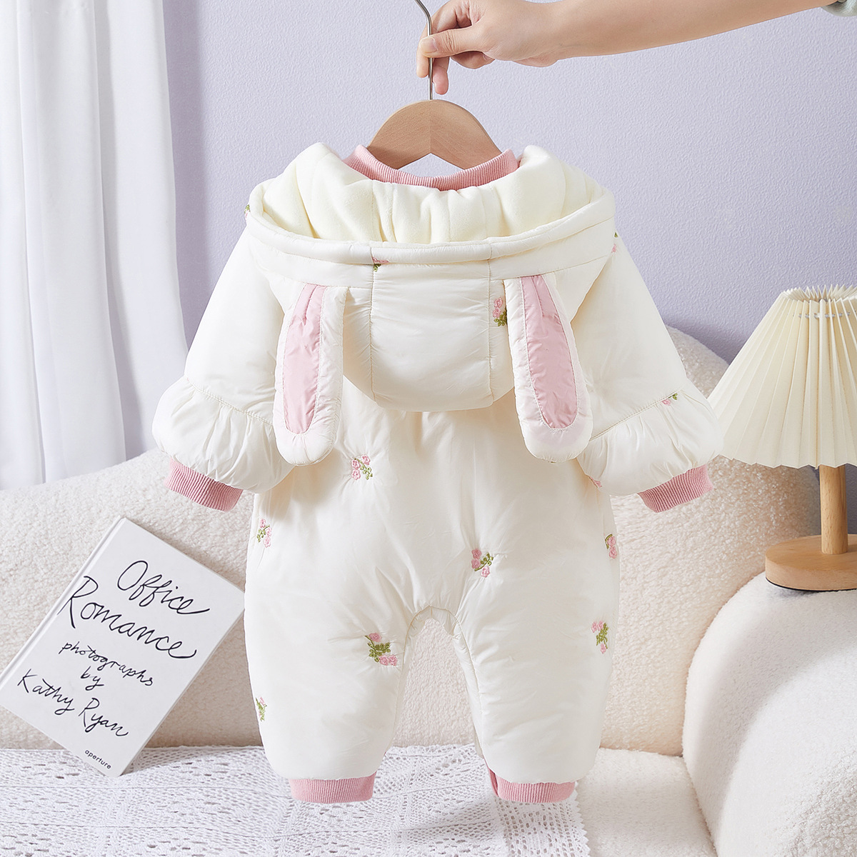 겨울 옷  옷 기모 두꺼운  점프 수트 자수  옷 후드 의상