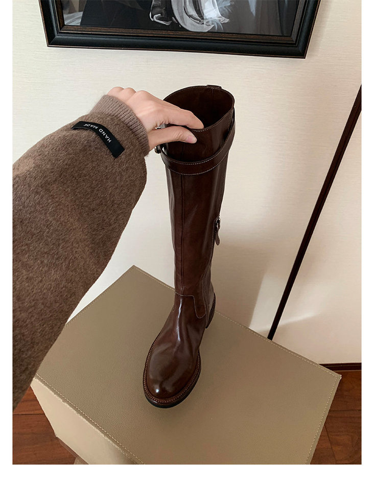 Bốt cao cổ nữ da cừu đế dày khóa vàng xếp ly, gót vừa 3–5 cm — Da màu nâu mở rộng, Da đen mở rộng, Hàng sẵn có màu đen (nhung), Lớp lót nhung màu nâu mở rộng chi tiết 58