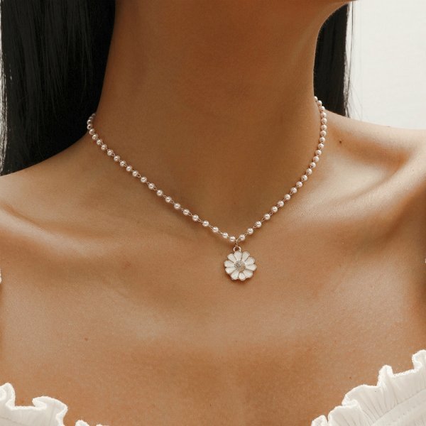 Sweet Flower Artificial Pearl Alloy Beaded Plating Women's Pendant Necklace display picture 1