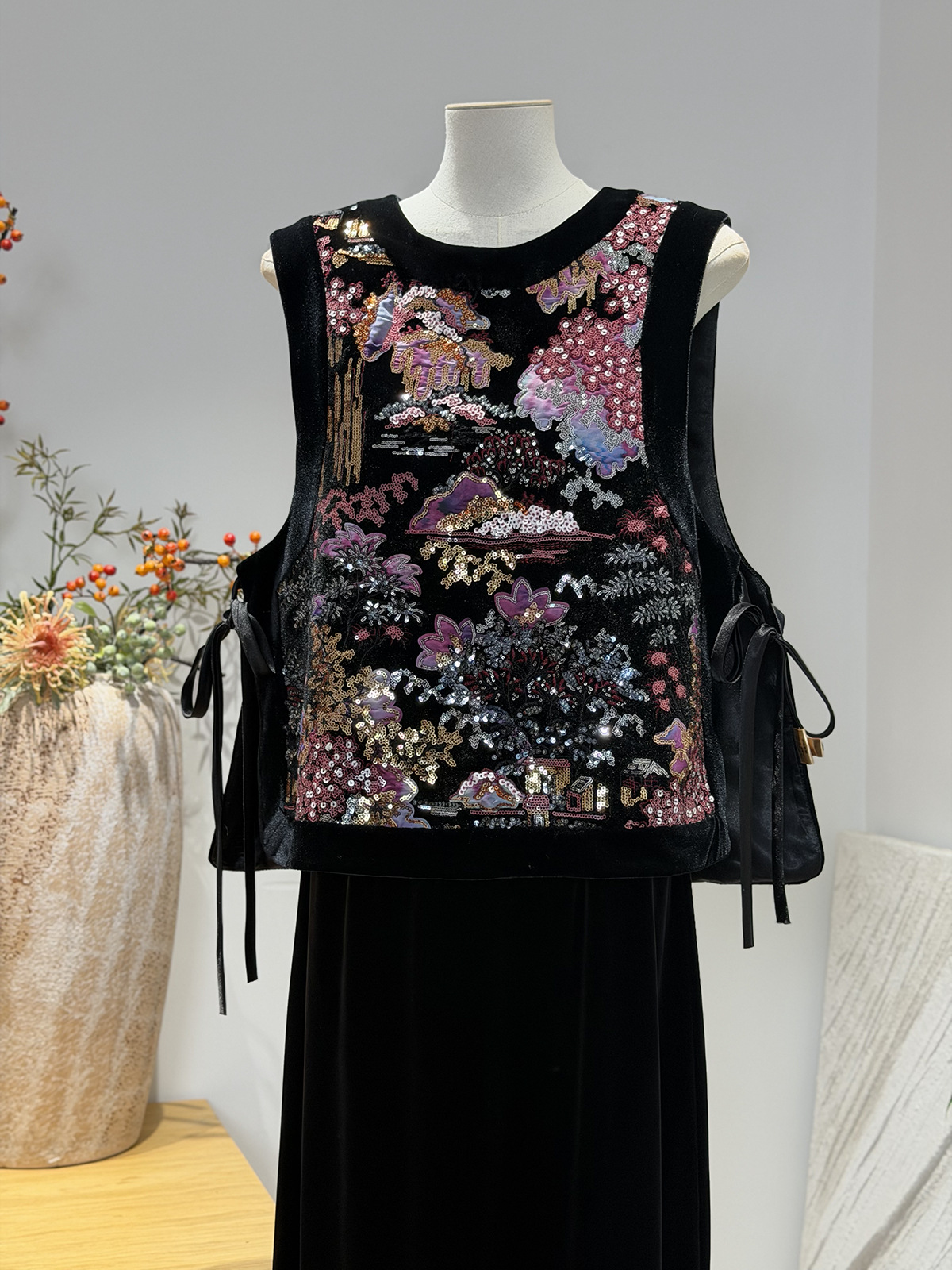 【Luxury and elegance】Unique new Chinese-style women's vest, elaborate top, youthful velvet sequin embroidered vest