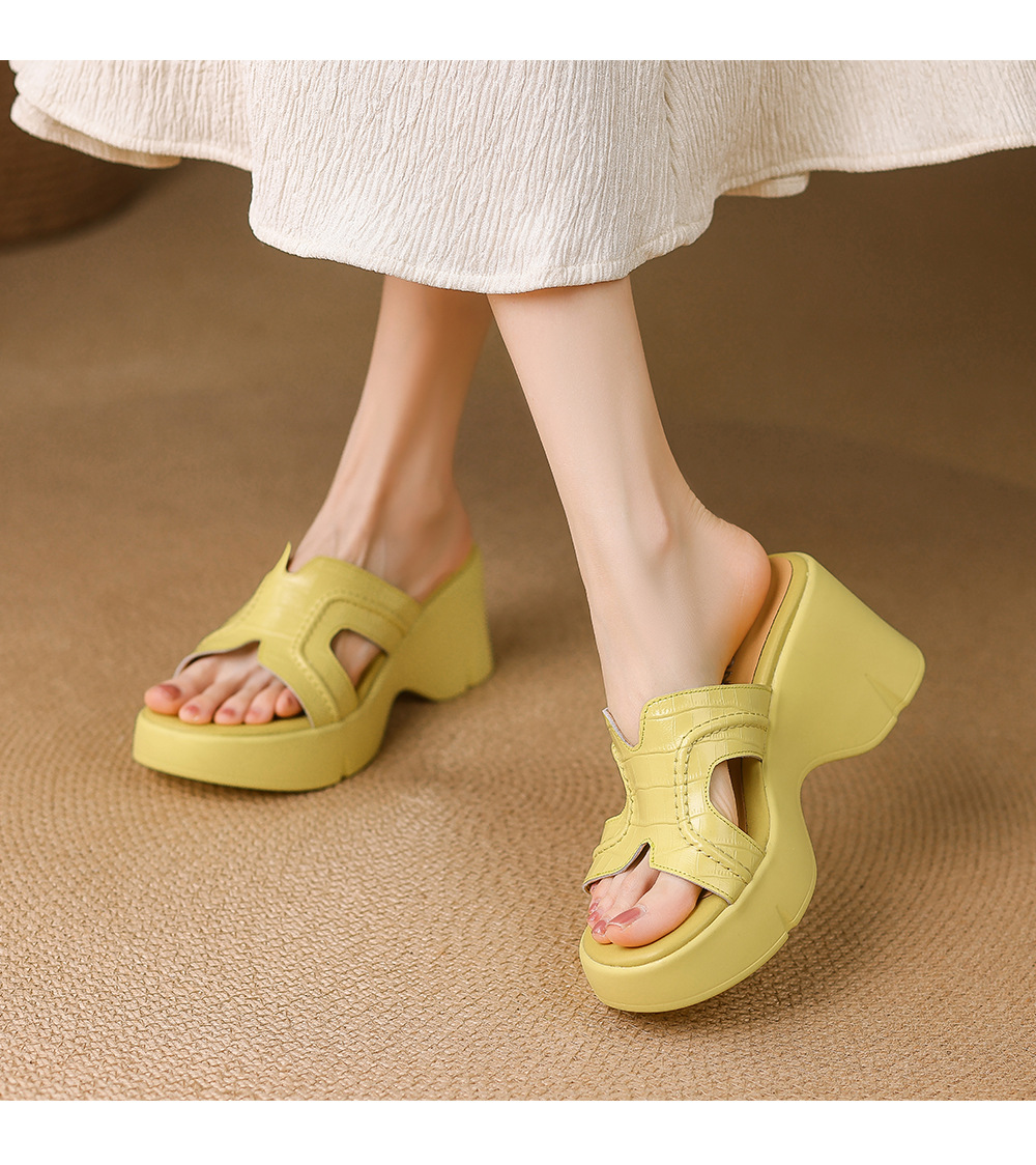 Dép sandal nữ quai chữ V đế xuồng cao 8 cm, mũi hở, đế dày êm chân — Trắng kem-, màu vàng chi tiết 12