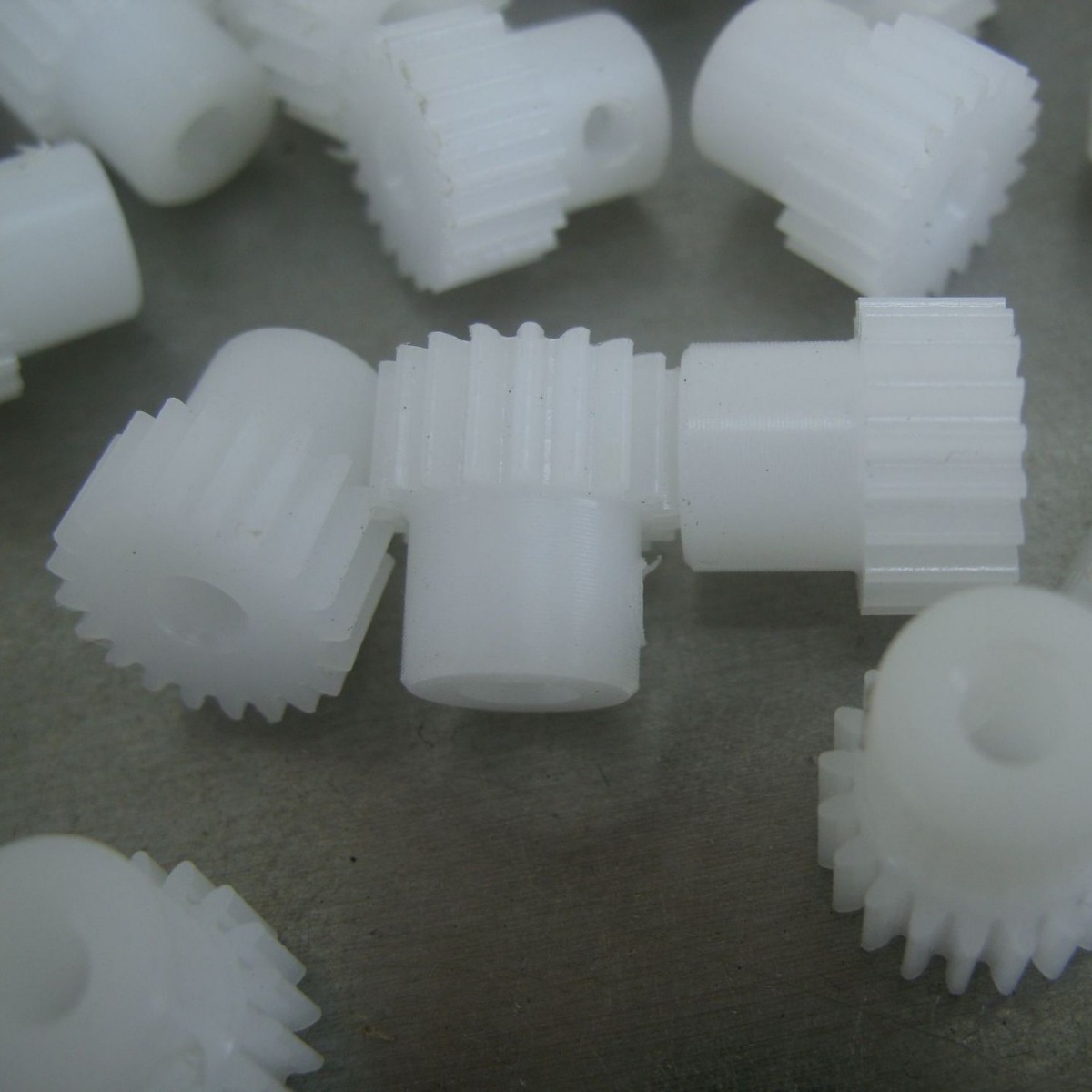 小模数0.5模20齿内孔3凸台正直齿轮塑胶尼龙滚齿厂家一件代发