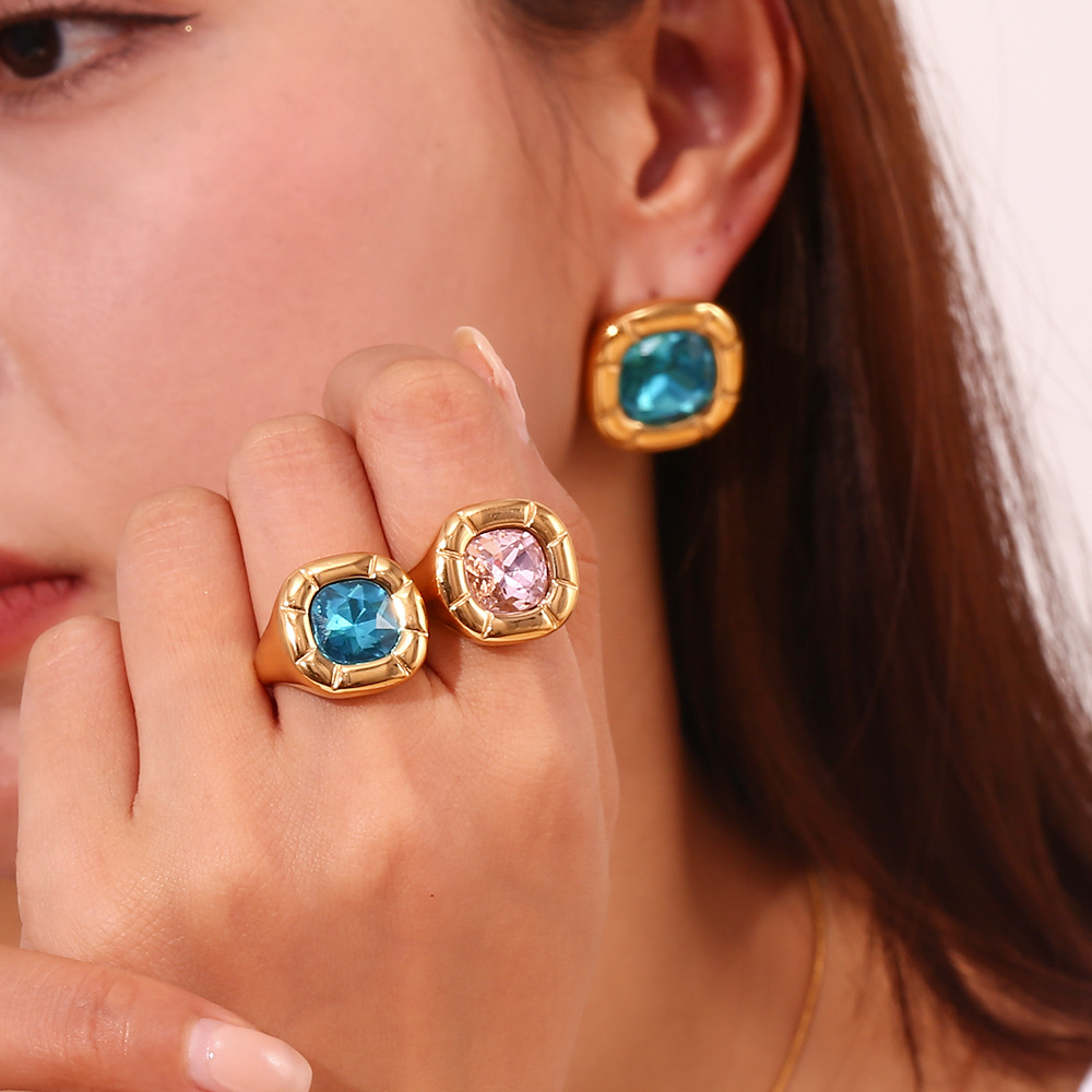 Mode retro nische ring frauen edelstahl K gold überzogene abgerundete ecke platz blume zirkon stud ohrringe halskette_voghion.com