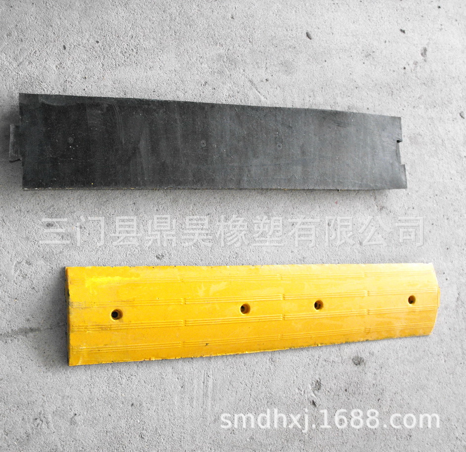 微形减速带减速带自行车道减速带人行道减速垄减速板减速胶