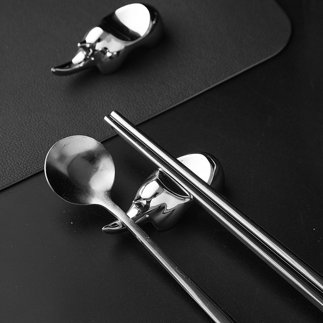 Creative Chopstick Holder Rhino Chopstick Holder Zinc Alloy Tableware Holder Dining Table Chopstick Holder Chopstick Pillow Animal Ornaments Chopstick Holder