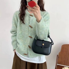 2025秋冬新款韩系温柔风牛角扣针织开衫上衣女宽松慵懒风毛衣外套