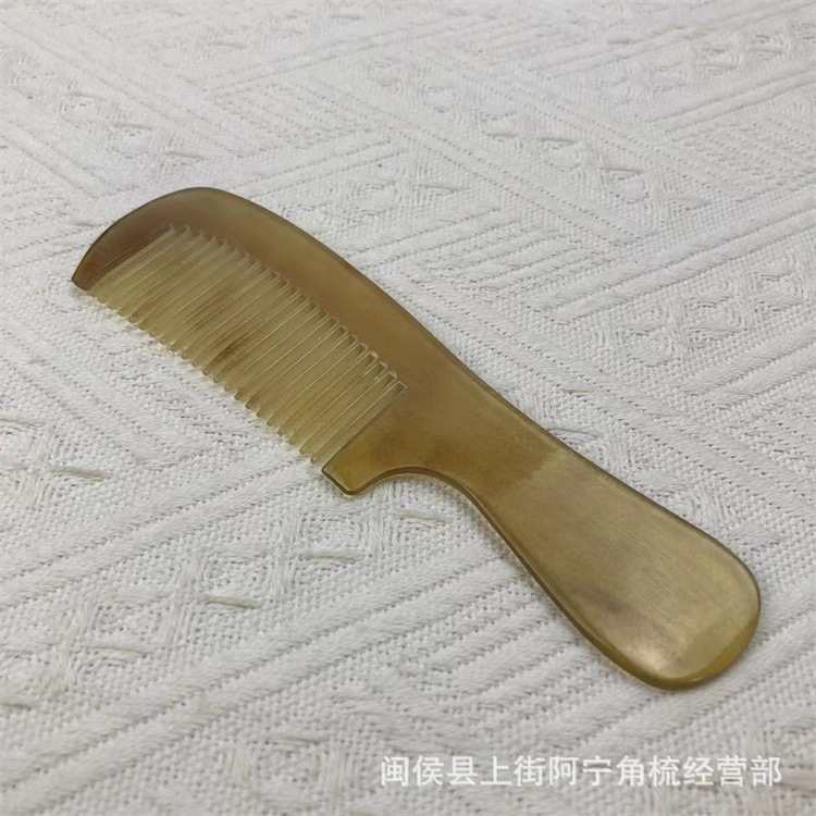 Goat Horn Comb 13cm Medium Handle Comb Natural Yang Jiao Gua Sha Comb for Hair Care and Scalp Massage in use