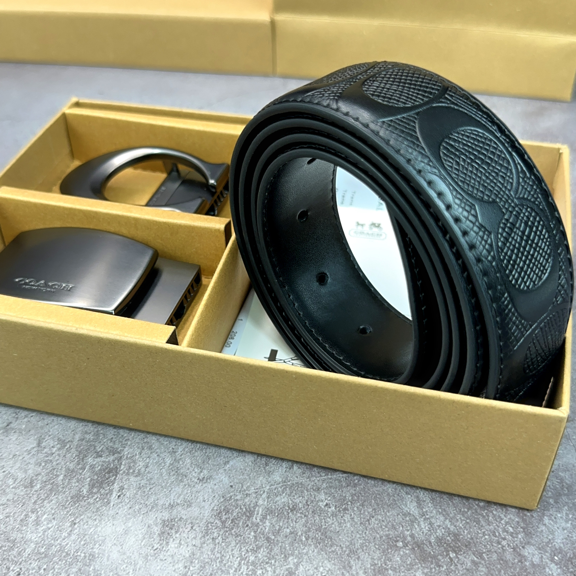 Small embossed C flat buckle