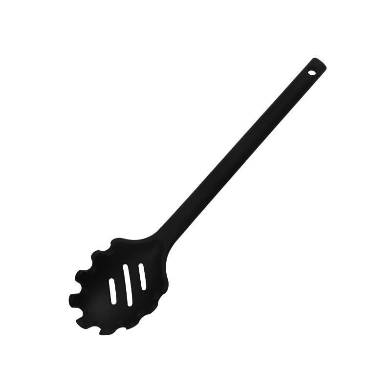 검은 스파게티 스푼