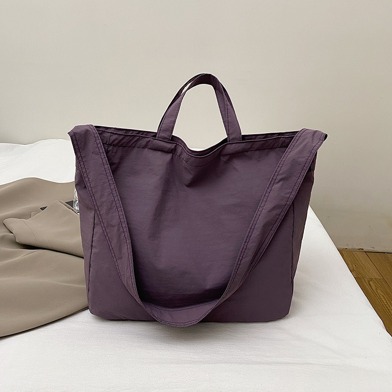 Coreano simple de gran capacidad 2024 invierno red roja ligera de color sólido bolso de hombro de mujer bolso de compras retro ocio bolso de mano