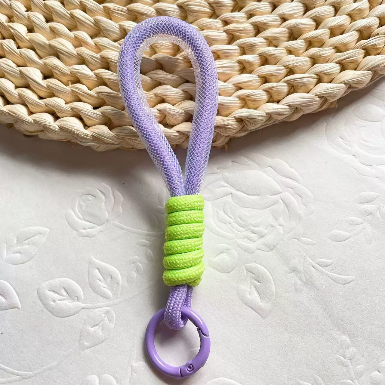 Protective short woven strap, keychain with glass, mobile phone