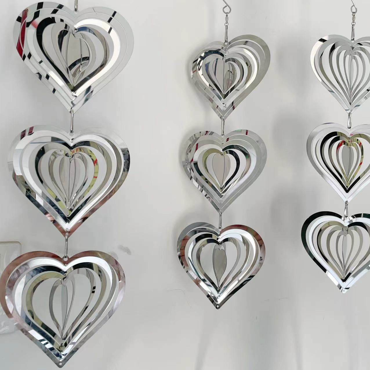 Rotating Heart Wind Chime With 3 Metal Strings And 9 Reflective Pieces_voghion.com