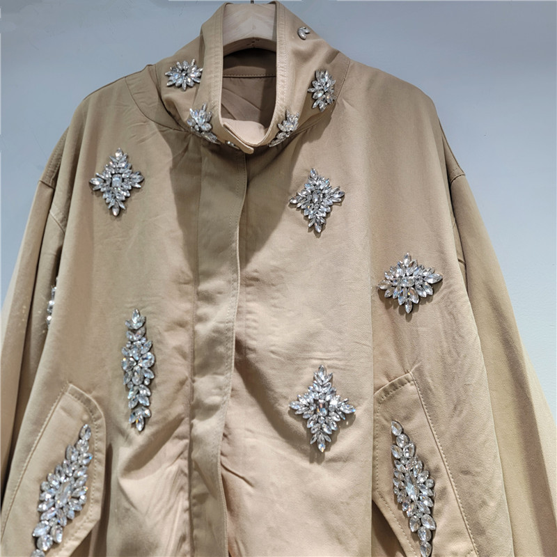 Estación europea 2026 primavera nueva moda europea cuello largo de manga larga con diamantes abrigo corto para mujeres