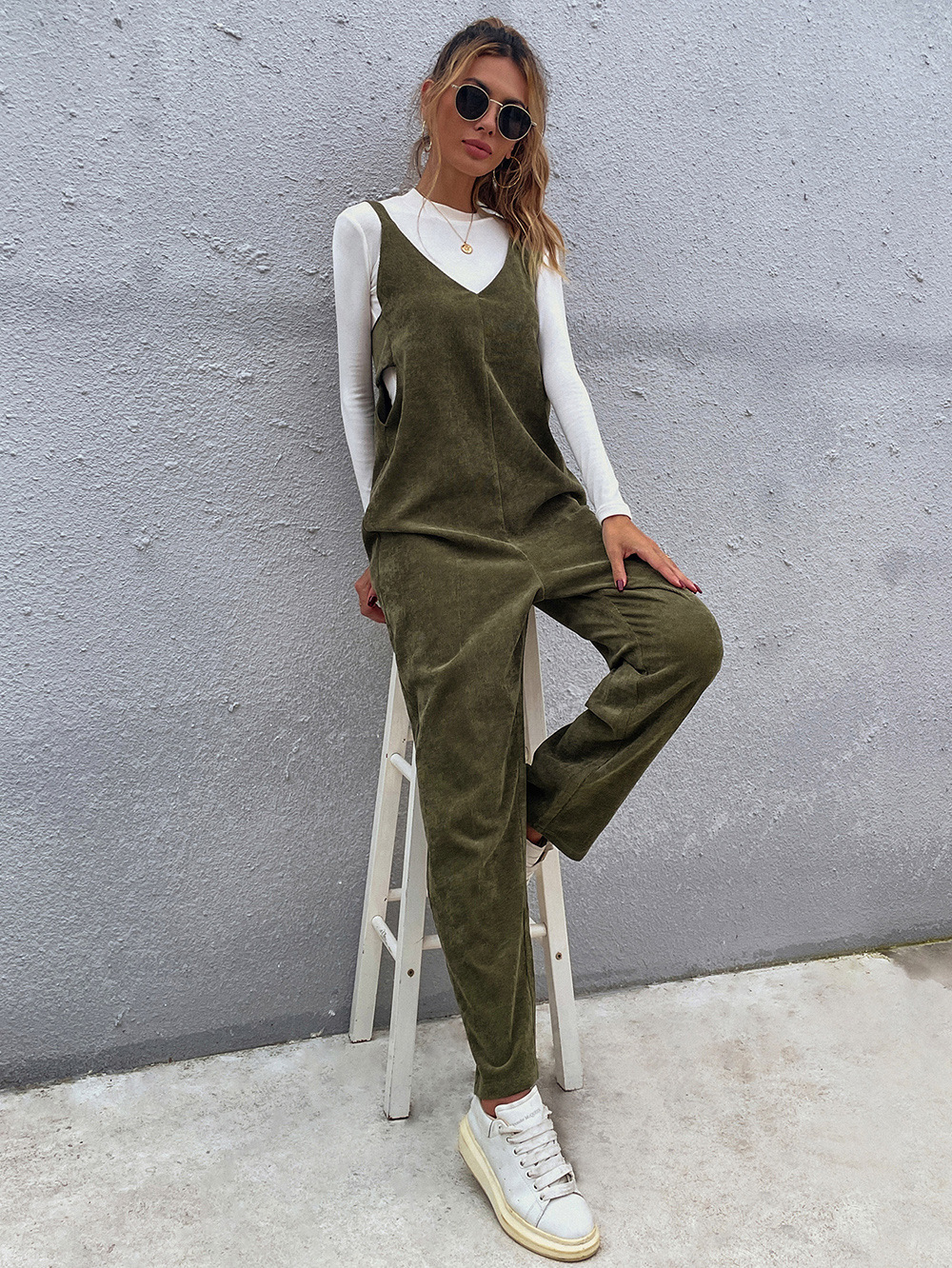 women s sleeveless v-neck solid color bow slim suspender jumpsuit nihaostyles clothing wholesale NSDF73729