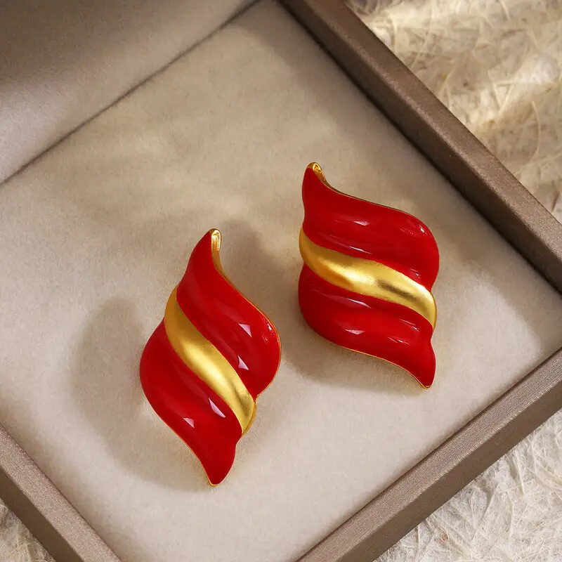 Pointed titanium steel lip stud product view