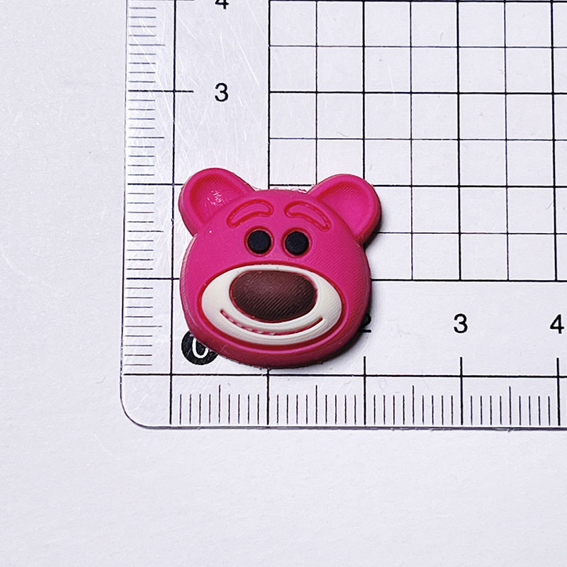 Oso de fresa de dibujos animados de PVC flexible pegamento accesorios de la joyería caja de almacenamiento de la cáscara del teléfono móvil caja de papelería agujero zapatos gran vientre taza parche