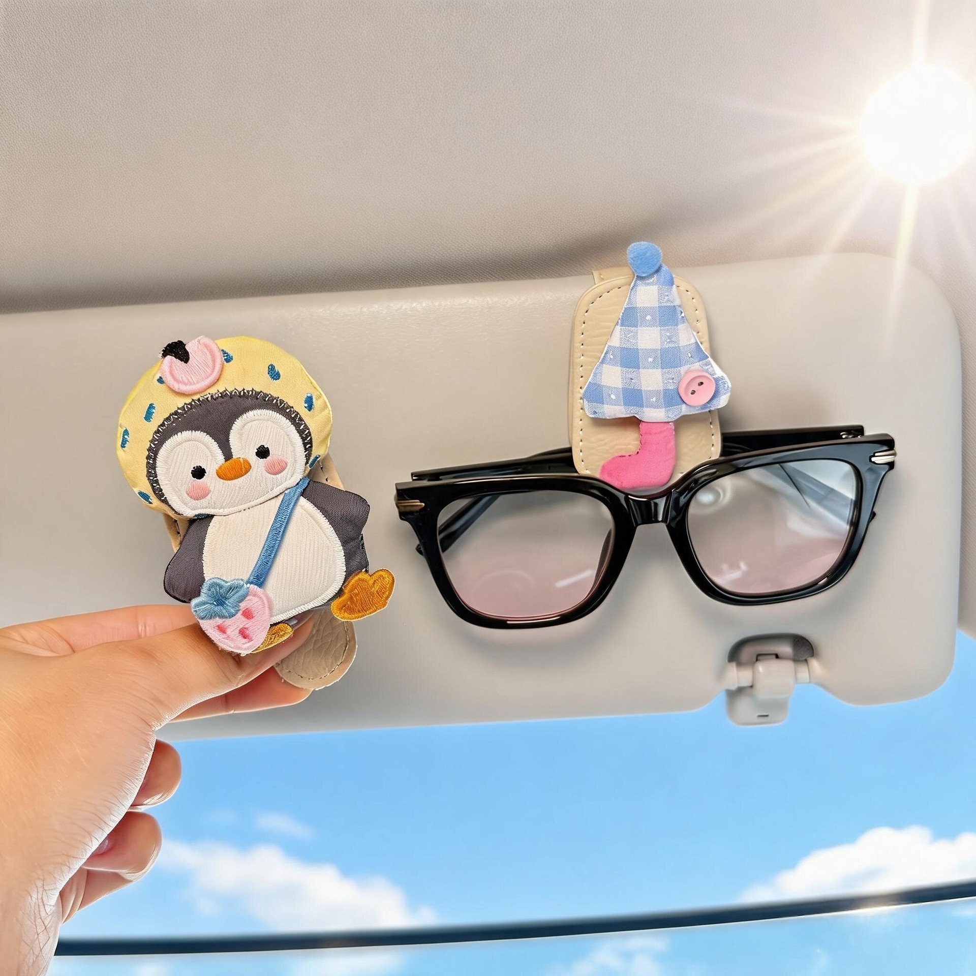 2026 New Car-Mounted Glasses Clip for In-Car Use, Sunglasses Storage Clip, Sun Visor Glasses Holder, Cute Magnetic Clip for Women