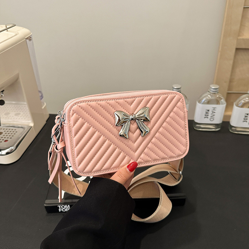 Bolsos transfronterizos para mujer 2024 nuevo bolso de cámara de todo fósforo de moda de alta gama casual simple bolso cuadrado pequeño de mensajero de un solo hombro