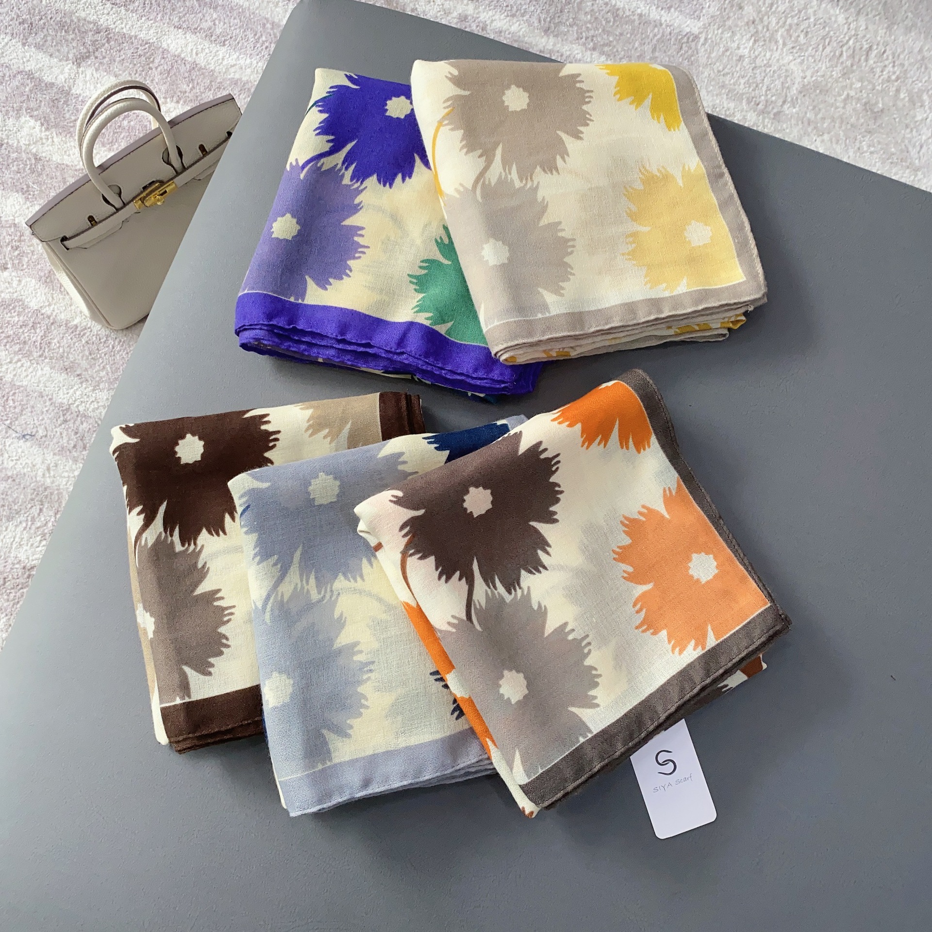 Bufanda floral de algodón y lino suave para mujer, nuevo estilo primavera y otoño 2024, bufanda de seda azul, chal largo versátil de moda para madres.