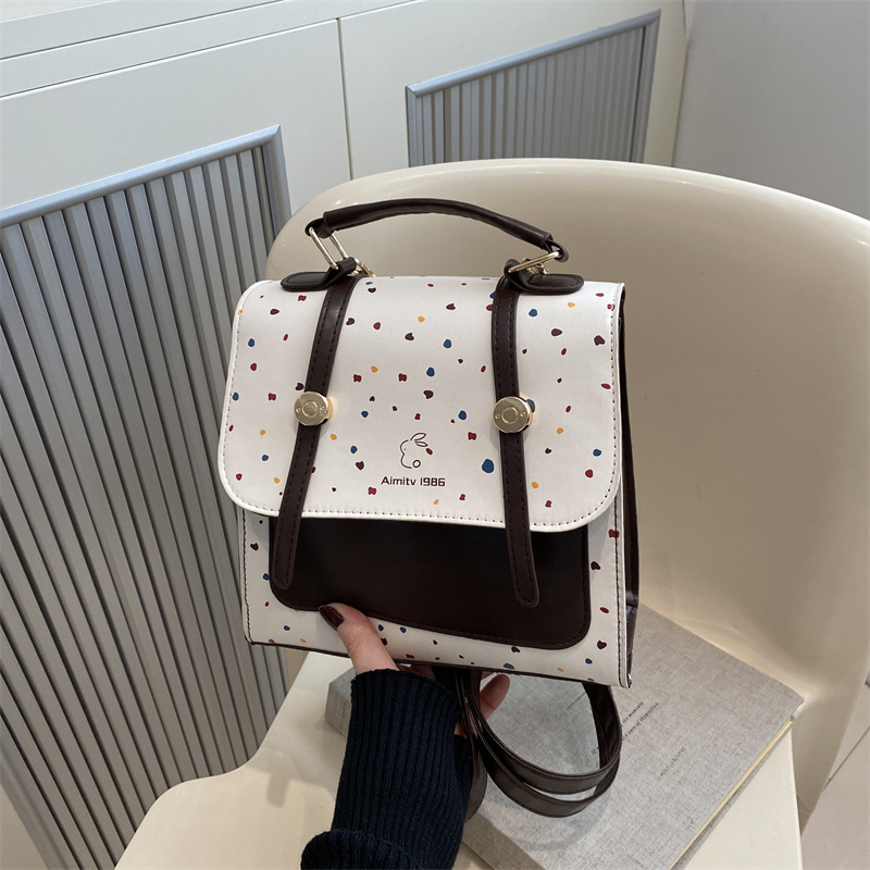 Textura de gran capacidad de estilo universitario ocio 2025 nueva moda retro simple punto de onda de aire extranjero simple mochila mujer