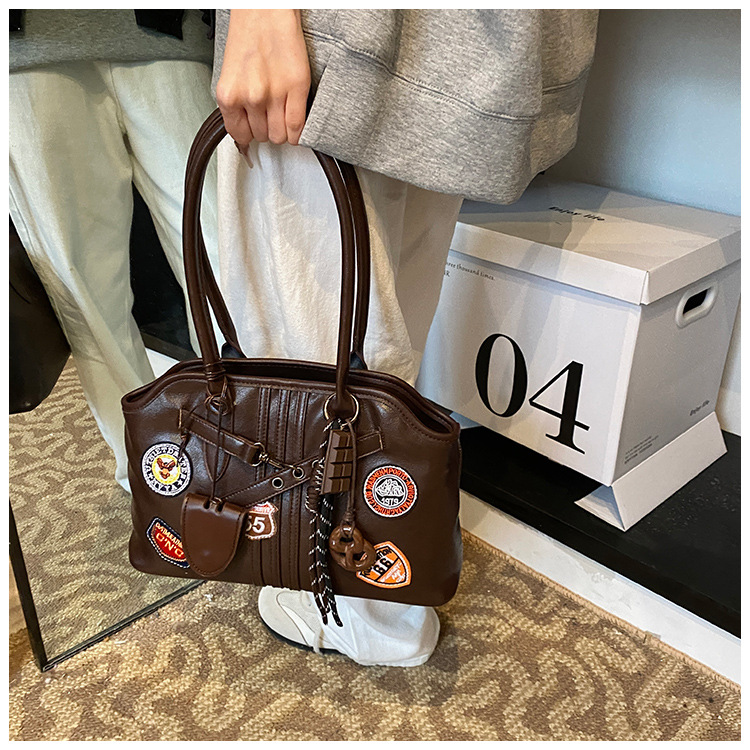 Insignia retro de gran capacidad hombro brazo bolso para mujeres 2025 nueva moda transfronteriza alta textura bolso