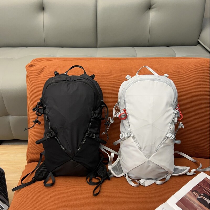 Lululemon's New 10L Mountaineering Adventure Waterproof Bag for Men and Women, Outdoor Hiking Ultra-Light Breathable Compartment Bag Lululemon's New 10L Mountaineering Adventure Waterproof Bag for Men and Women, Outdoor Hiking Ultra-Light Breathable Compartment Bag