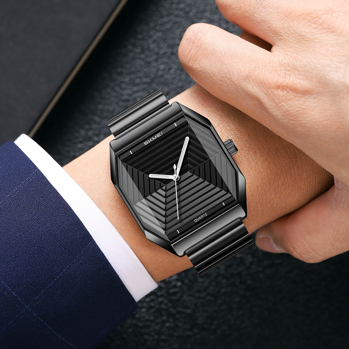 Momento de acero cuadrado reloj de cuarzo esfera creativa impermeable tendencia de negocios relojes de hombre fabricantes al por mayor transfronterizos