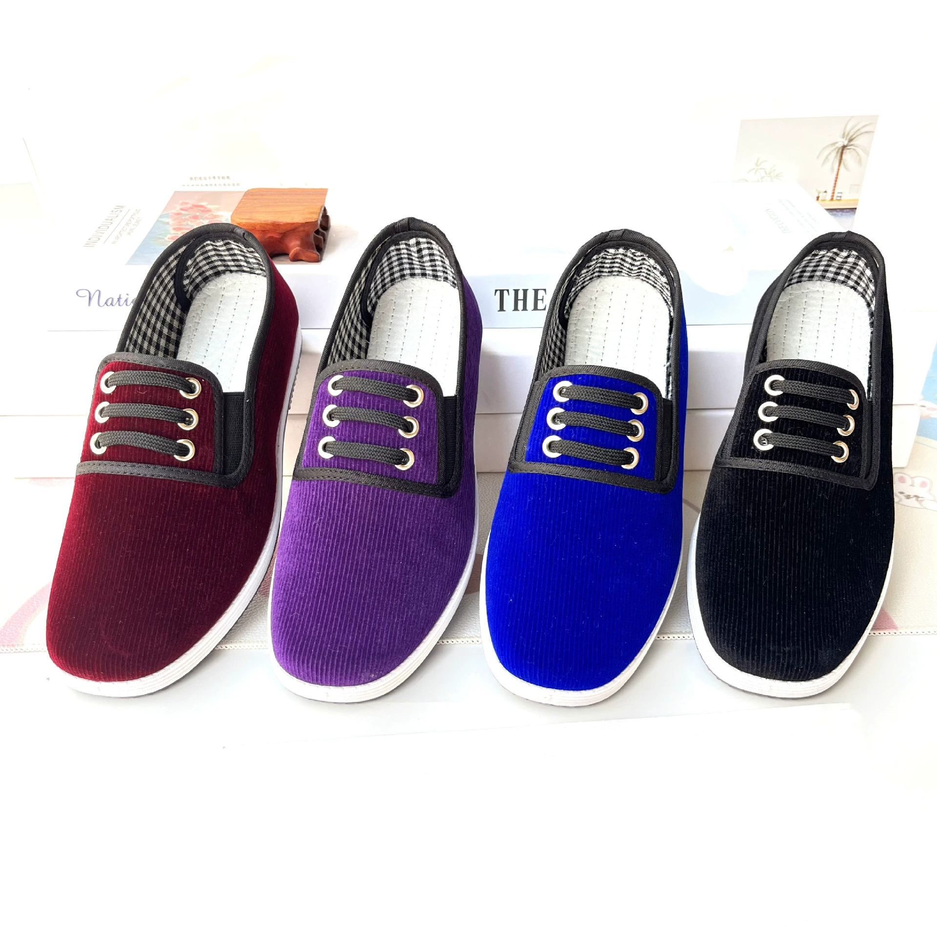 Две пары старых тканных туфель, шарфы, черные тканые туфли, старые пекинские тканые туфли