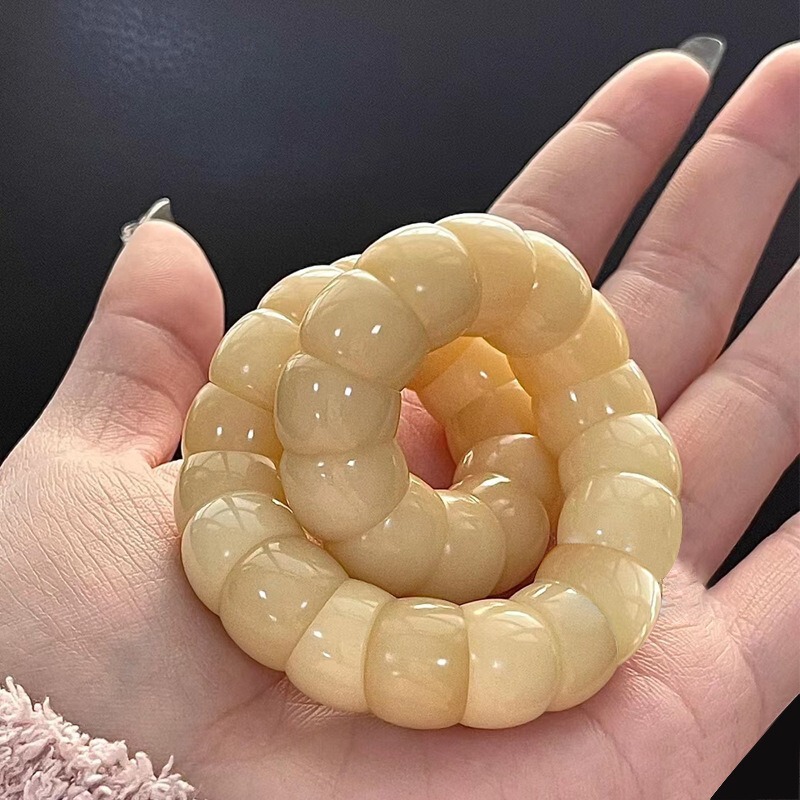 Natural bodhi root pig large intestine trembles with two-color gradient around the finger soft Buddha beads girls plate play bracelet wholesale