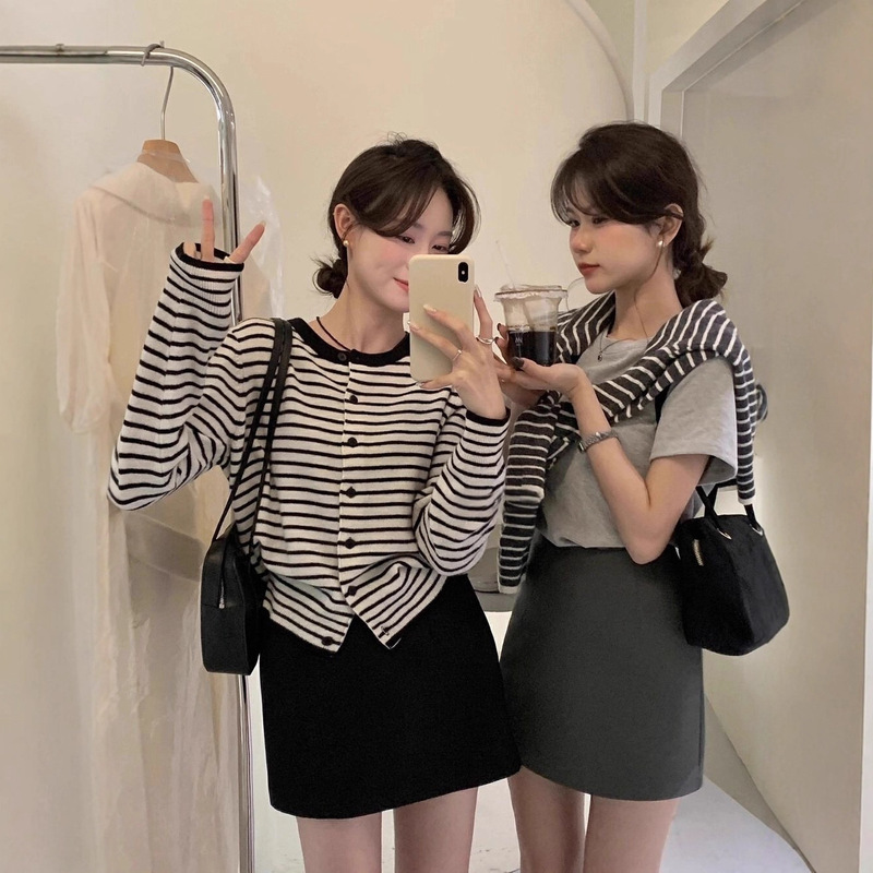 韩系高级感黑白条纹针织开衫女春秋针织衫内搭打底正肩收腰短上衣|undefined