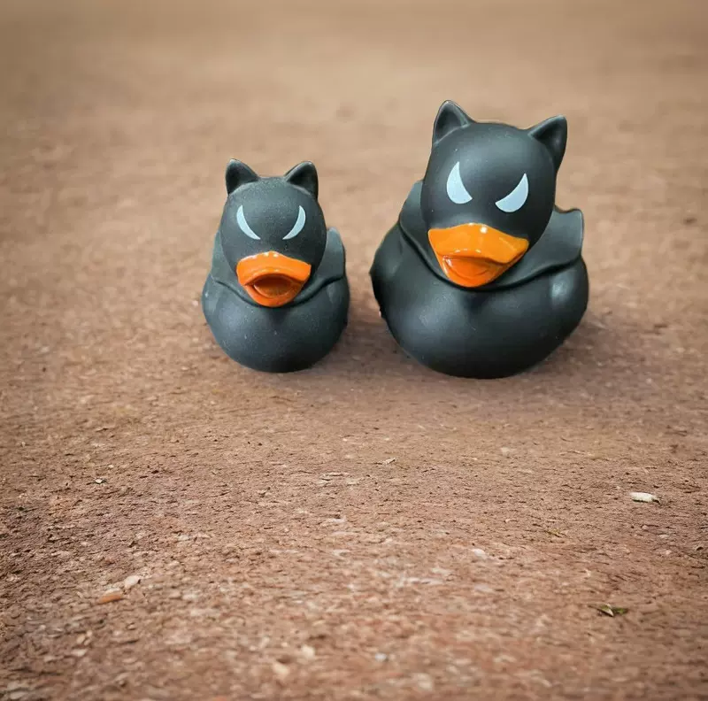 蝙蝠侠鸭子戏水洗澡发声玩具 儿童搪胶沙滩漂浮玩具批发