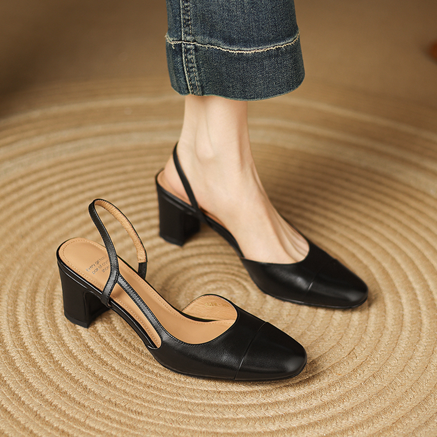Sandal cao gót nữ mũi kín quai chéo buộc dây phong cách Hàn Quốc — đen