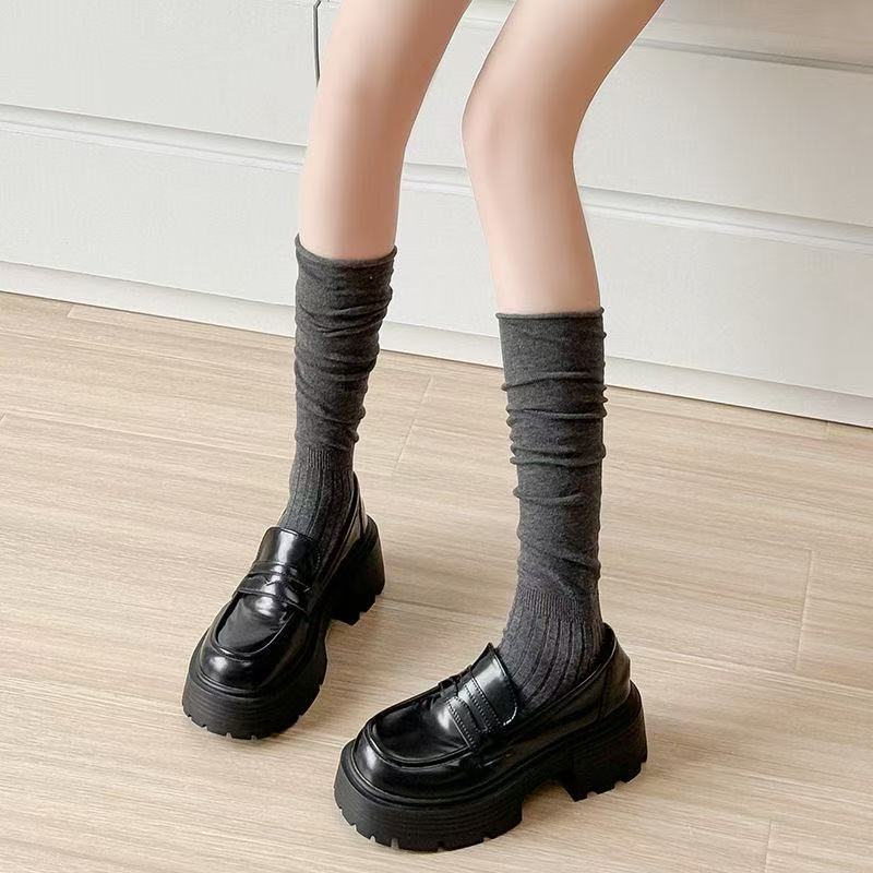 ミドル丈ソックス、白い靴下、女性用、春秋、メイラード風、ショートブーツに合うグレーの重ね履きソックス、膝丈、ふくらはぎ丈ソックス