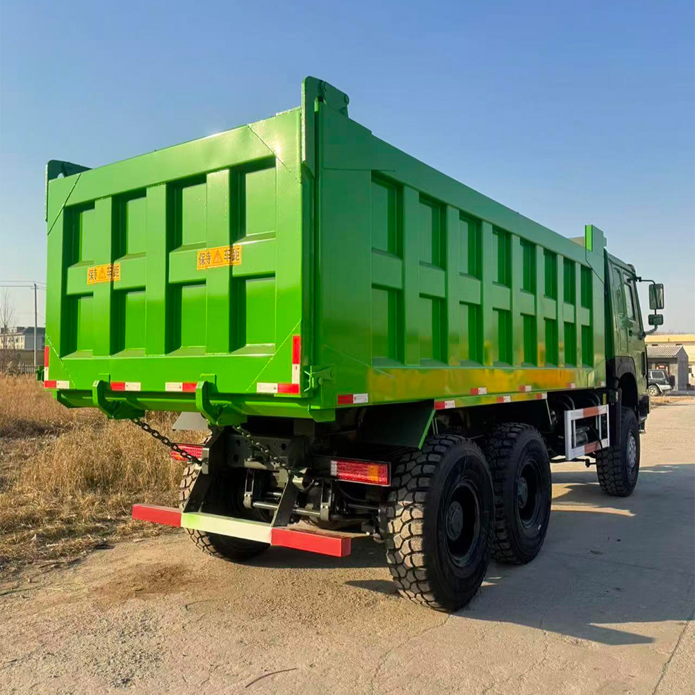 Sinotruk Howo flatbed tractors, front-four-wheel-rear-eight-wheel engineering dump trucks, second-hand market transactions, Hongyan Genlyon trucks
