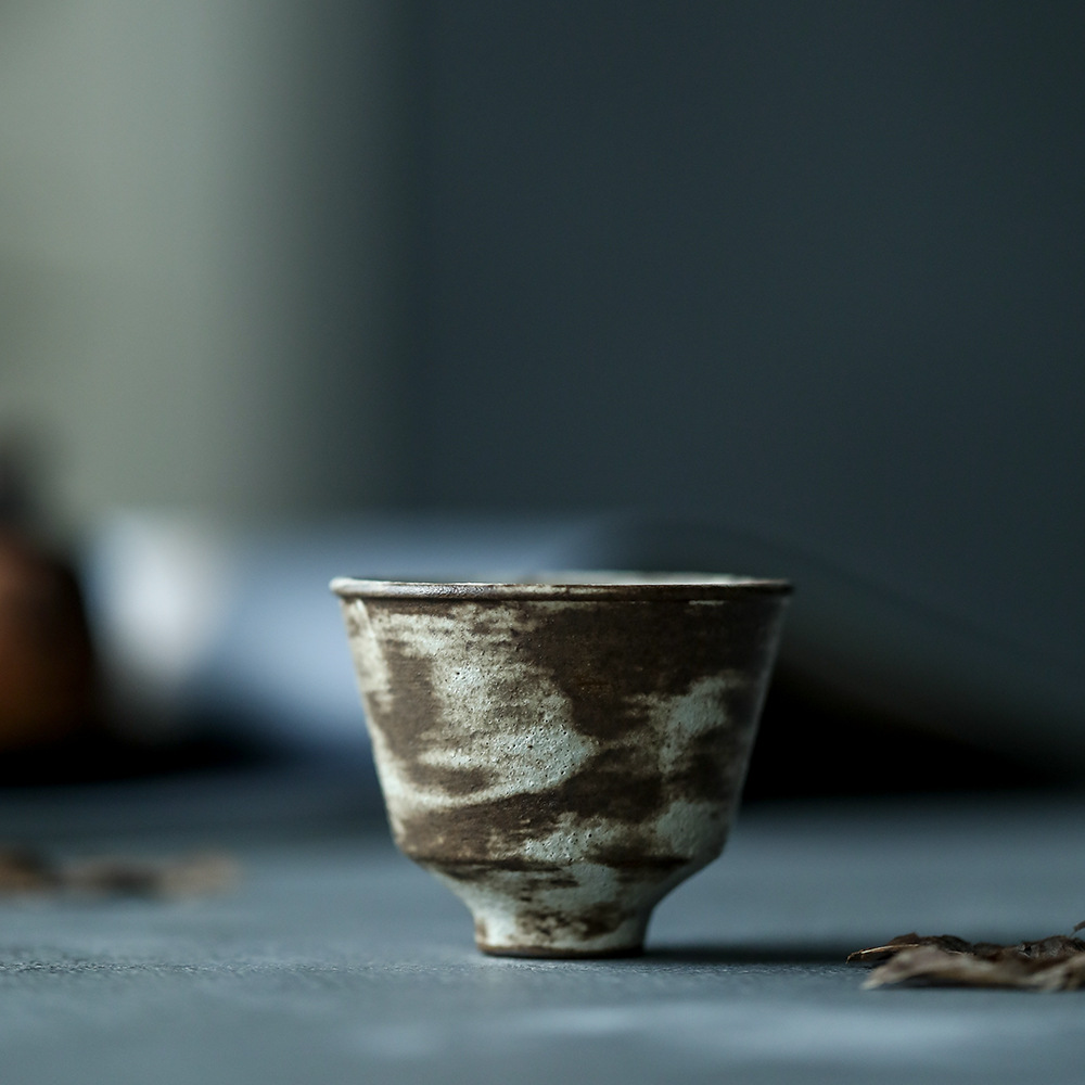 Xu Wan Studio 차이 버닝 화이트 수제 천연 떨어지는 재 고대 일본식 도자기 진흙 작은 찻그릇 찻잔 차 시음 컵